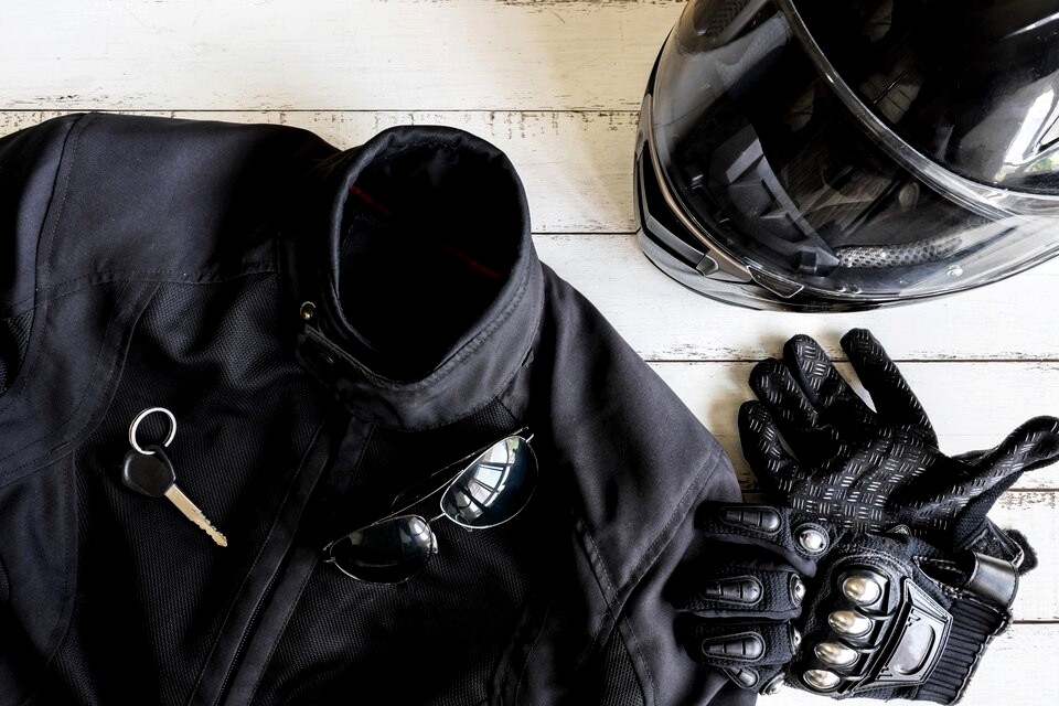 les accessoires moto indispensables pour un motard débutant