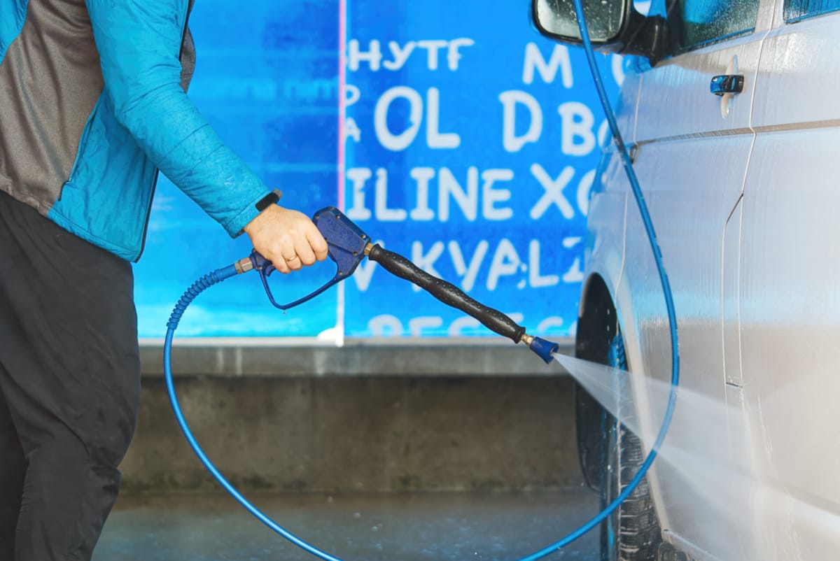 Automatic maintenance guide in winter: when and how to use a car wash